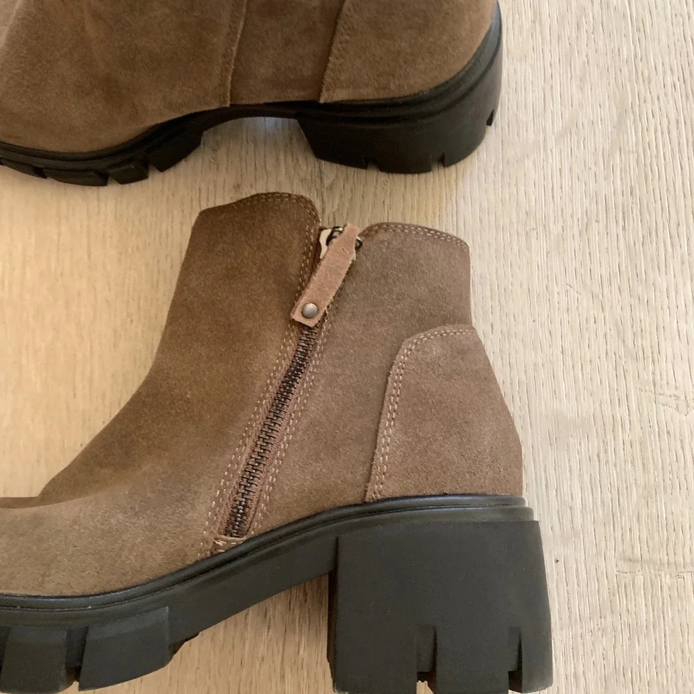 Me Too Mya Brown Suede Lug Sole Ankle Boots Chunky Block Heel Booties Womens 7.5